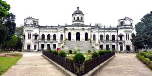 শত বছরের অমলিন কীর্তি তাজহাট জমিদারবাড়ি